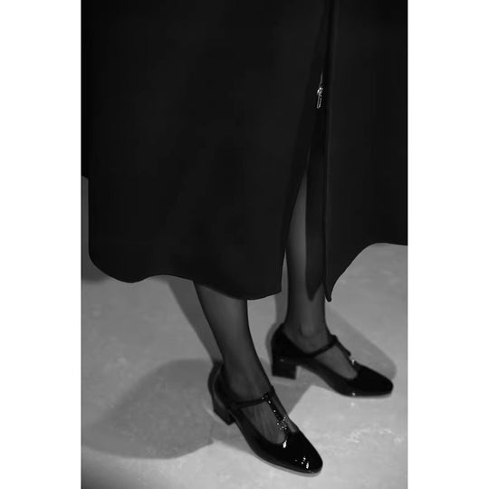 Damen elegante Pumps mit modischem T-Riemen und glänzender Oberfläche EB