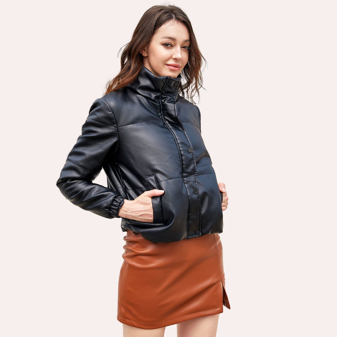 Damenkuschelige Kunstlederjacke mit raffiniertem Steppdesign EB