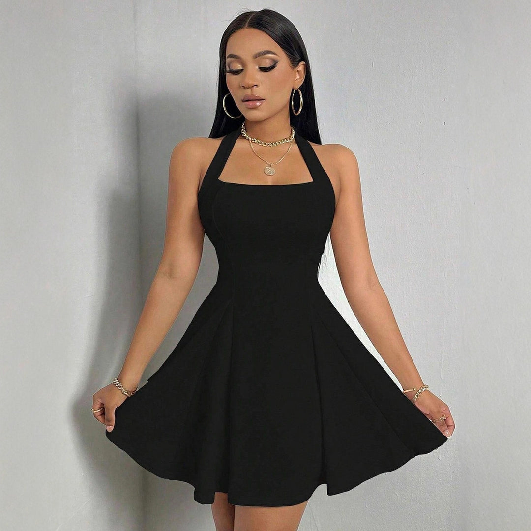 Damen Kleid mit Halterneck und schwingendem Saum EB