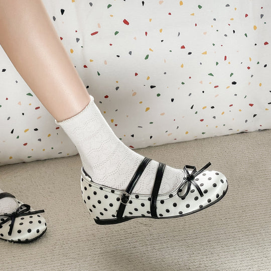 Damen Ballerinas mit komfortablem Fußbett und dekorativem Riemen EB