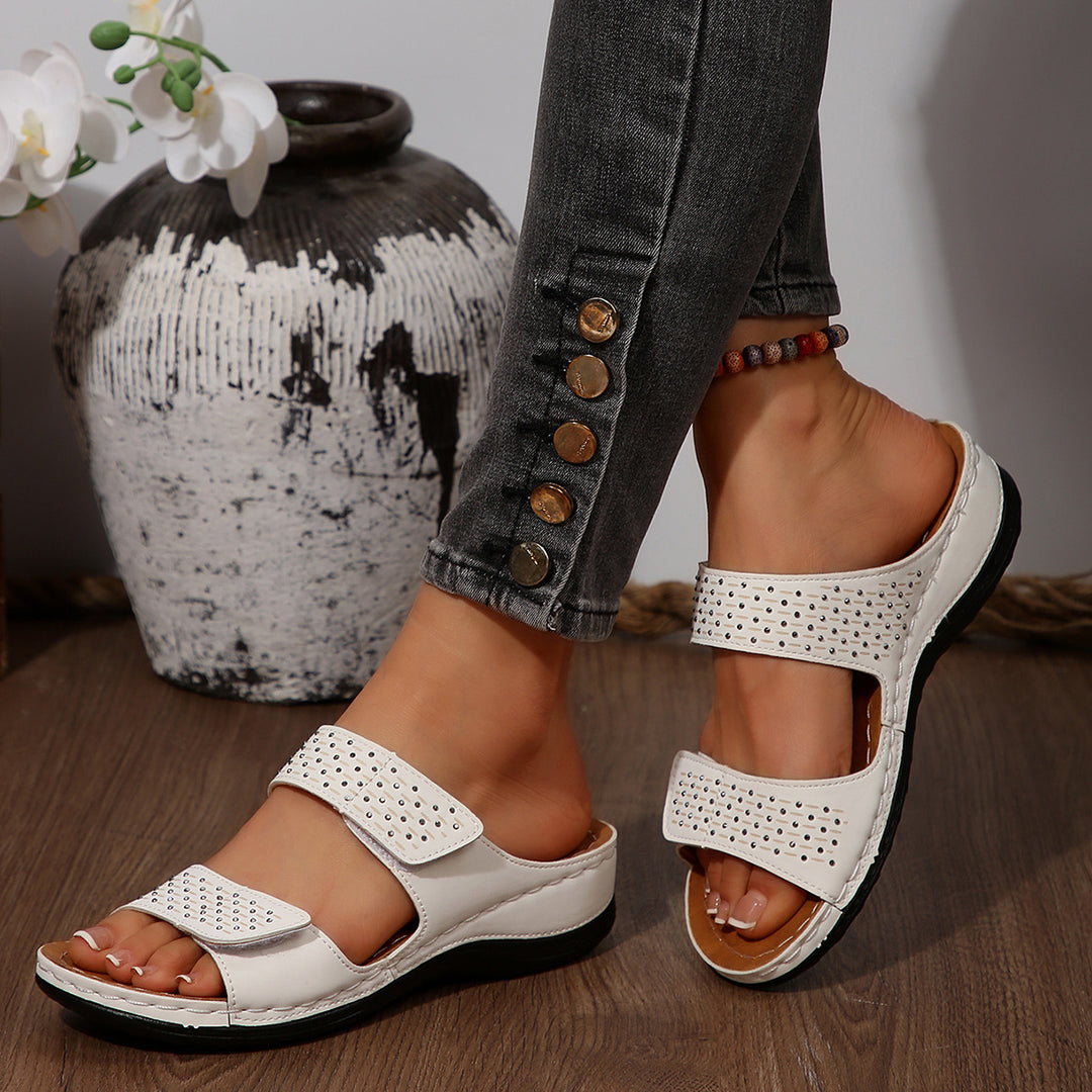 Damen Riemensandalen mit perforierter Oberfläche und komfortablem Fußbett EB