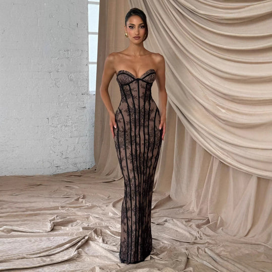 Damen Elegantes Spitzenabendkleid mit taillierter Silhouette und satinierter Unterlage EB