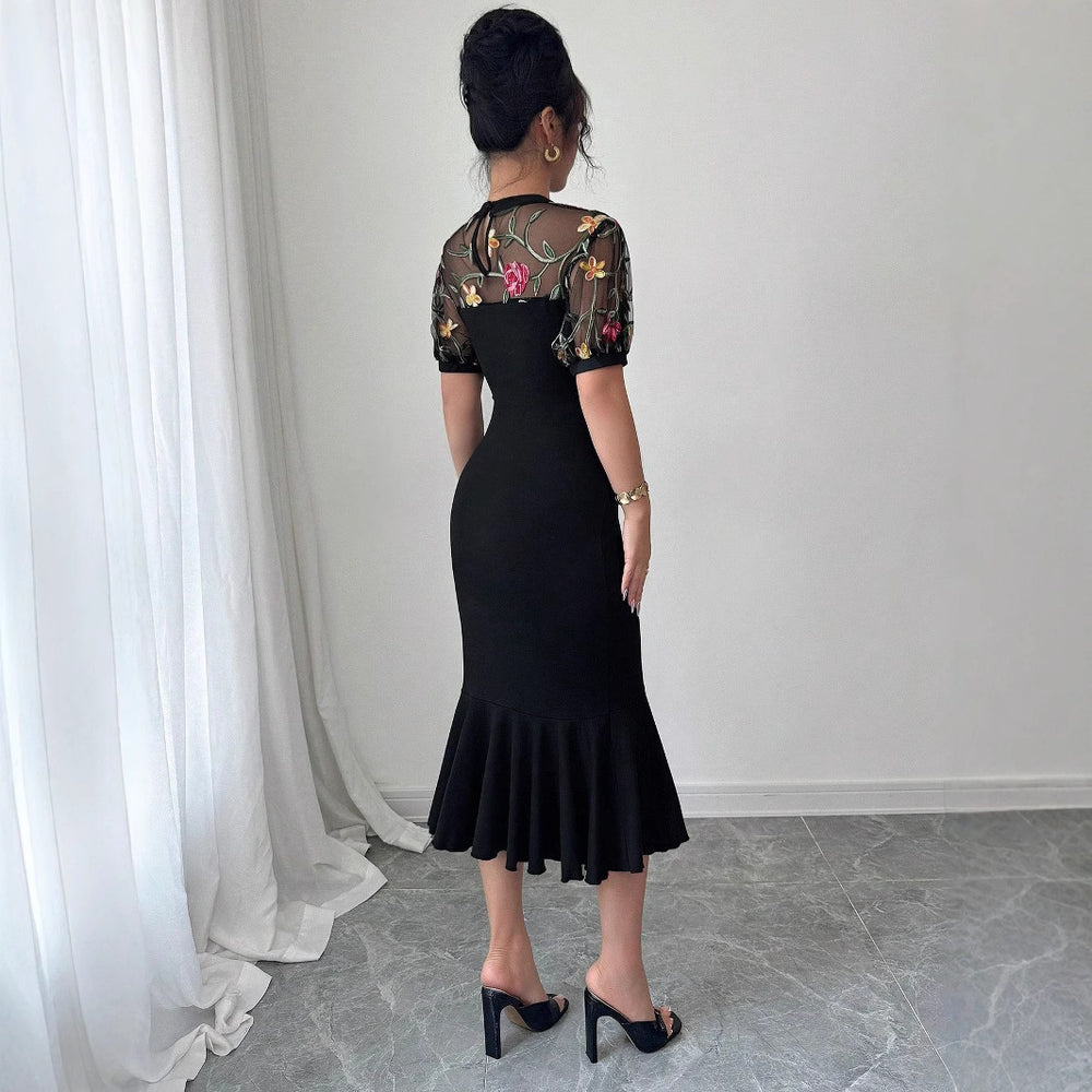 Damen Elegantes Kleid mit transparenten Ärmeln und floralen Applikationen EB