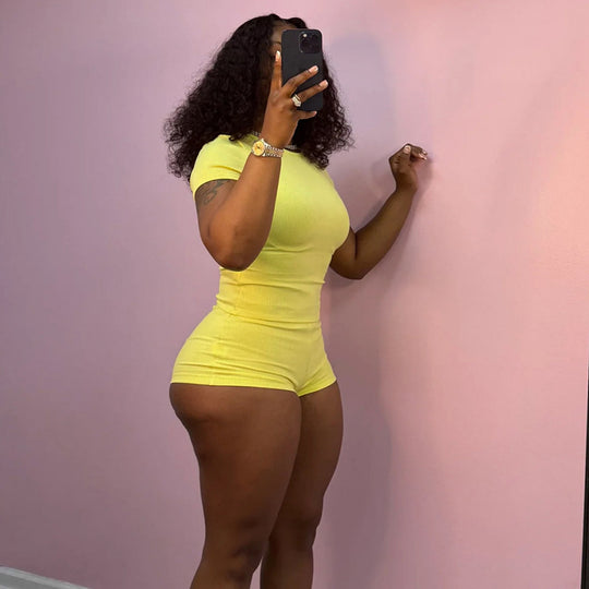 Damen Figurbetontes Jumpsuit mit kurzen Ärmeln und Rippenstruktur EB