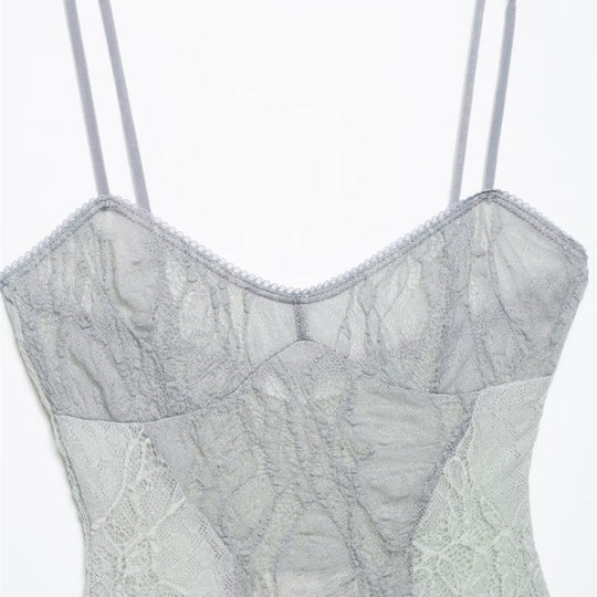 Damen Spitzenbody mit verführerischem Design und zarten Trägern EB