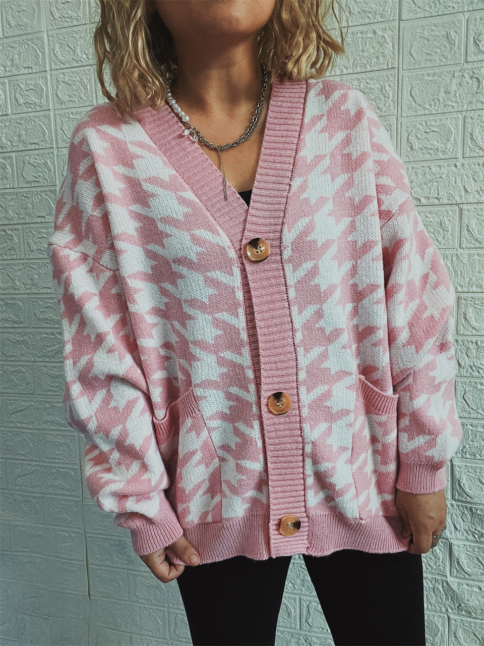 Damen gemütlicher Strickcardigan mit modernen Hahnentrittmuster und Knopfdetails EB