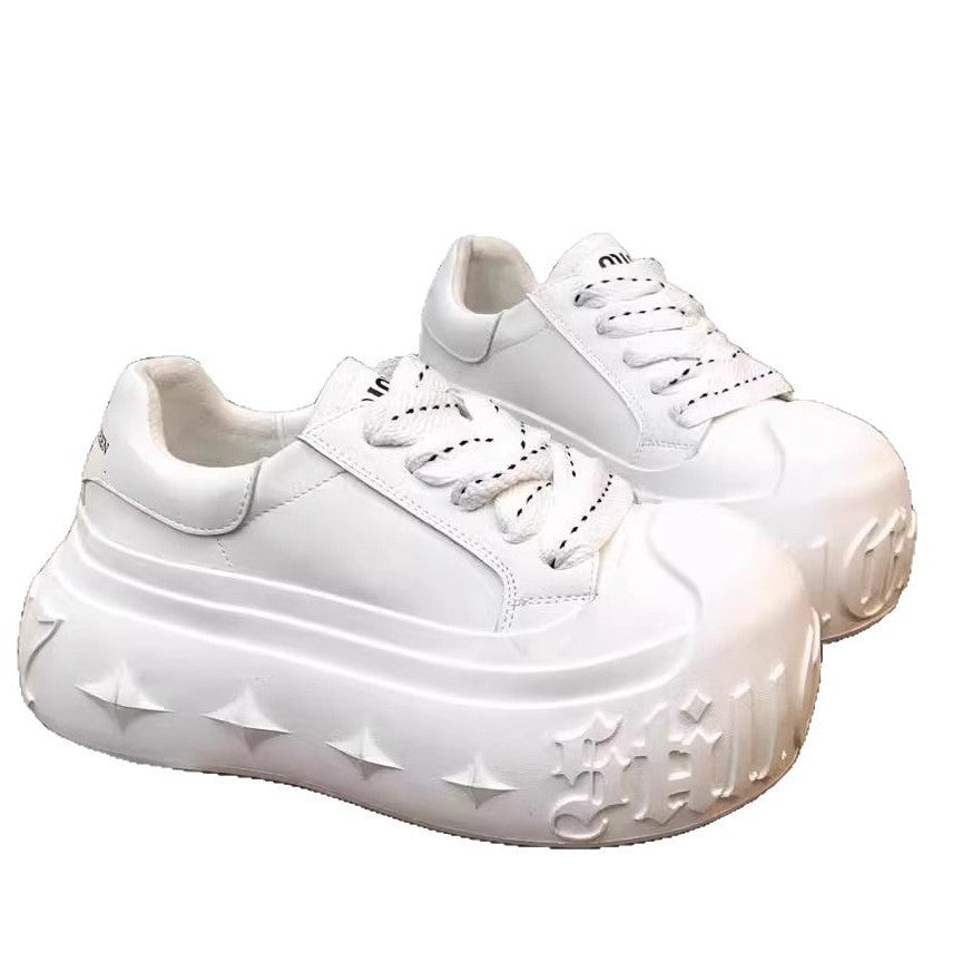 Damen Sneakers mit gesteigertem Plateau-Design und modischer Ziersteppung EB