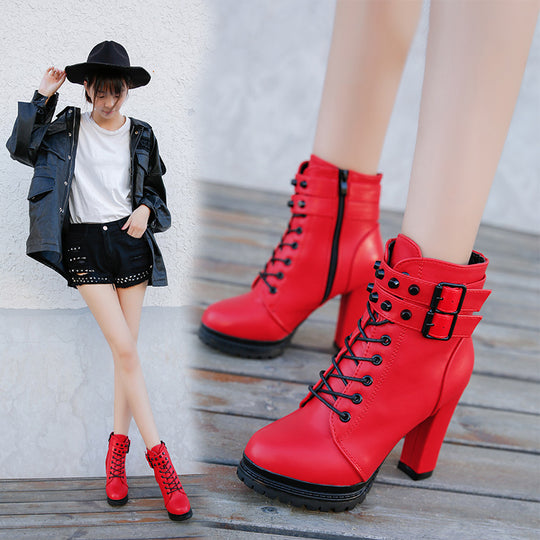 Damen Stiefeletten mit modischem Riemen und robustem Profilsohle EB
