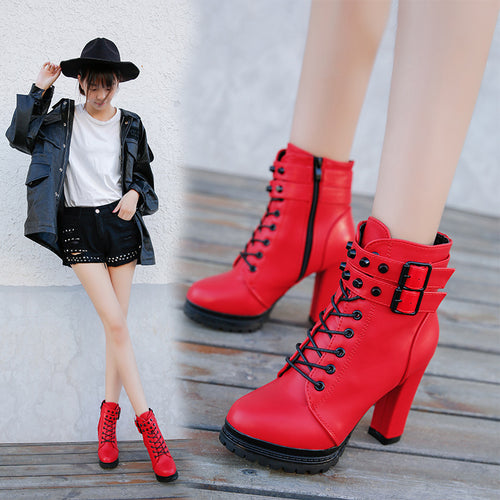 Damen Stiefeletten mit modischem Riemen und robustem Profilsohle EB
