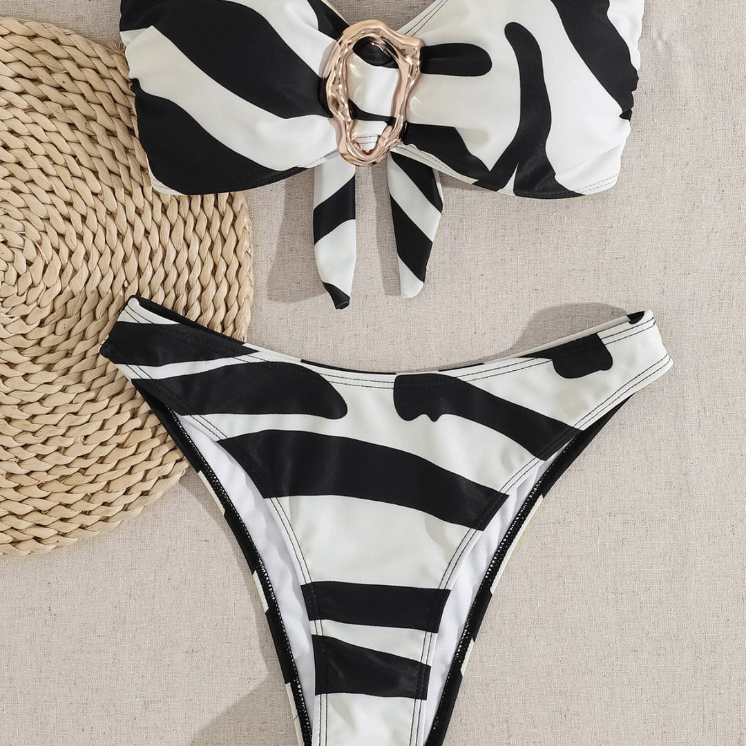 Damen Bandeau-Bikini mit modischem Schnallen-Detail und asymmetrischem Schnitt EB