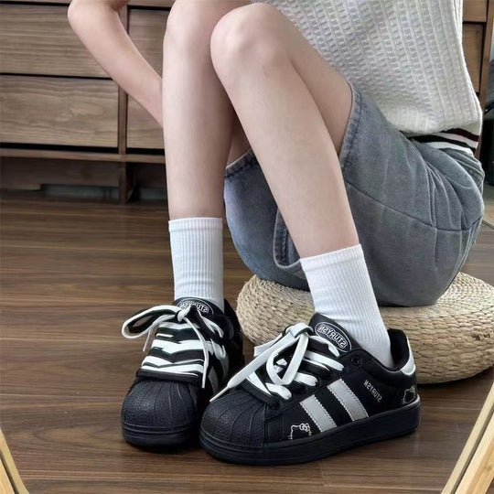 Damen Sportliche Sneakers mit strukturiertem Obermaterial und rutschfester Sohle EB