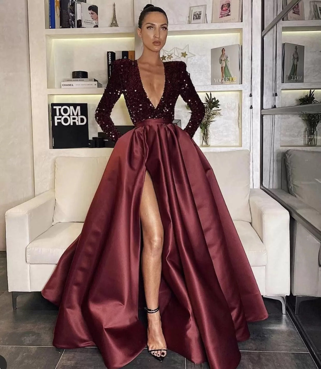 Damen Glamouröses Abendkleid mit tiefem V-Ausschnitt und hochgeschnittenem Rock EB