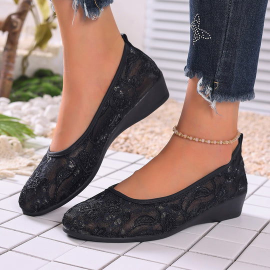 Damen Ballerinas mit filigranem Spitzenbesatz und rutschfester Sohle EB