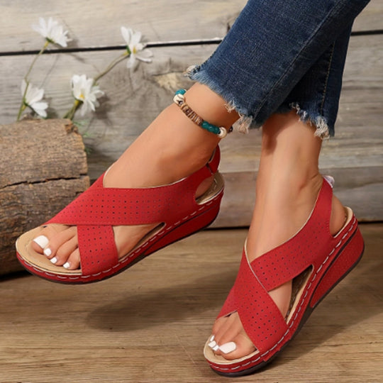 Damen Wedgesandalen mit perforierten Designelementen EB