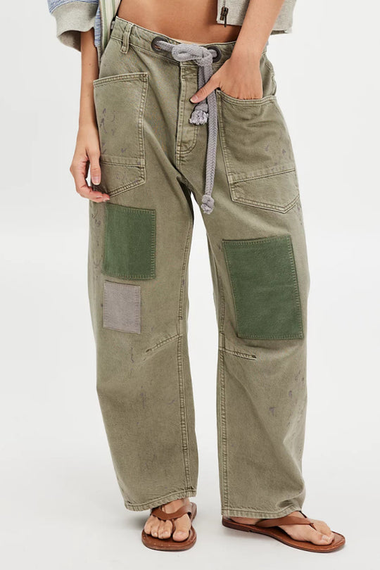 Damen nan hochgeschnittene Jeans im weiten Schnitt mit aufgesetzten Taschen und Kordelzug EB
