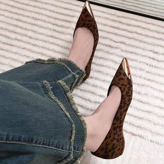 Damen elegante spitze Ballerina-Pumps mit glänzendem Metallic-Akzent EB