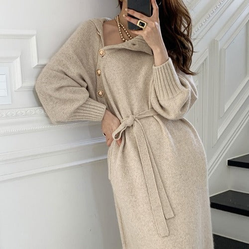 Damen Strickkleid mit Rollkragen und eleganten Knopfdetails EB