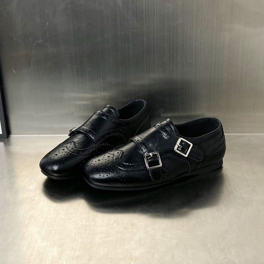 Damen elegante Mokassins mit modischen Schnallen und perforierten Details EB