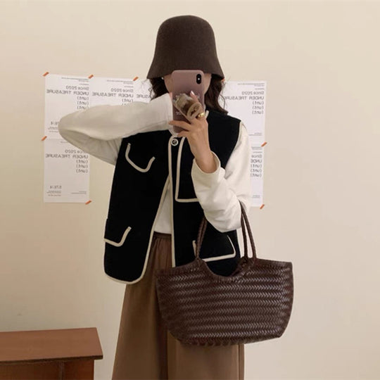 Damen Stilvolle Weste mit kontrastierenden Taschen und Knopfdetails EB