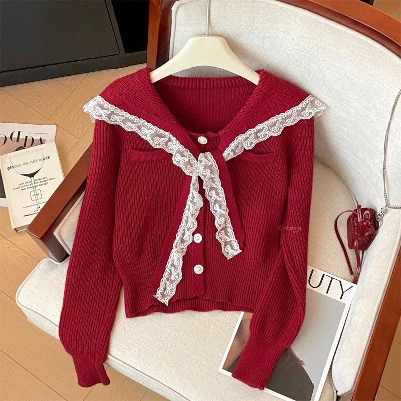 Damen Strickjacke mit Rüschen-Halsband und dekorativen Knöpfen EB