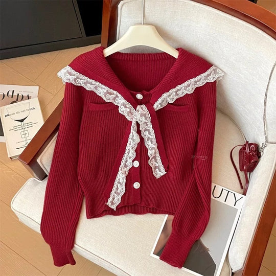 Damen Strickjacke mit Rüschen-Halsband und dekorativen Knöpfen EB