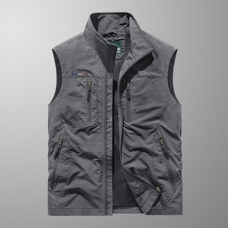 Herren Multifunktionale Outdoor-Utility‑Weste mit Mesh‑Innenfutter und zahlreichen Taschen EB