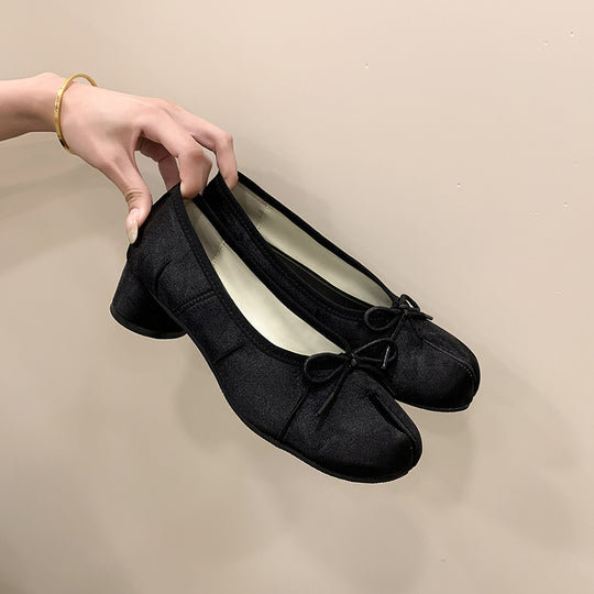 Damen Ballerinas mit einem zierlichen Schleifendesign und elegantem Blockabsatz EB