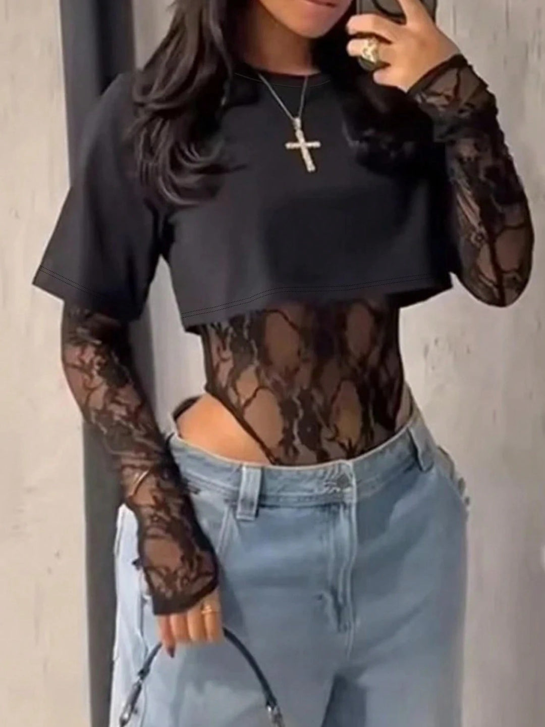 Damen Bodyshirt mit transparenten Spitzenärmeln und lässigem Schnitt EB