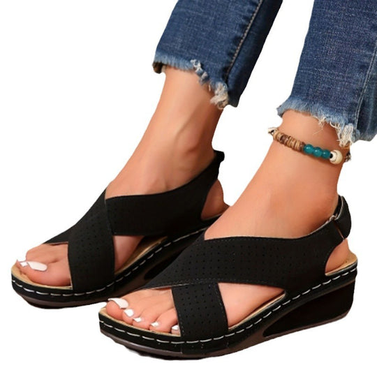 Damen Wedgesandalen mit perforierten Designelementen EB