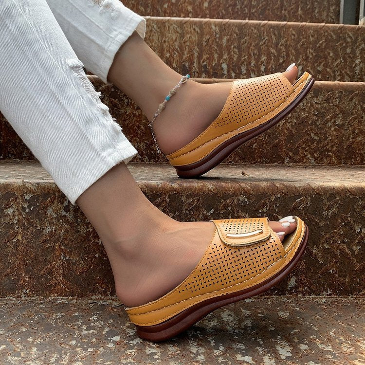 Damen Offene Clogs mit atmungsaktiver Lochstruktur und sicherem Riemendesign EB