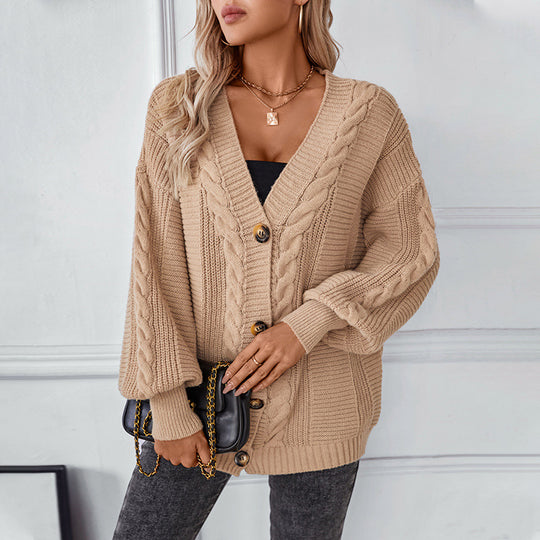 Damen Strickjacke mit Zopfdesign und goldenen Knopfdetails EB