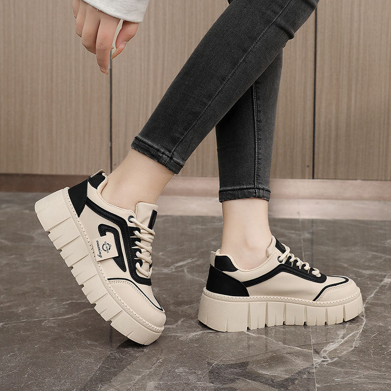 Damen Plateau Sneakers mit geschäumter Laufsohle und modernem Design EB