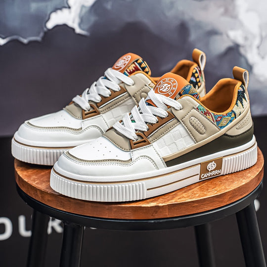 Herren stylische Plateausneaker mit gepolstertem Schaftkragen, geprägten Overlays und griffiger Plattformsohle EB