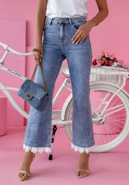 Damen Weit geschnittene Jeans mit Spitzenabschluss EB