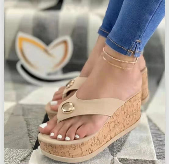 Damen Wedge-Pantoletten mit eleganter Korksohle und dekorativen Riemen EB