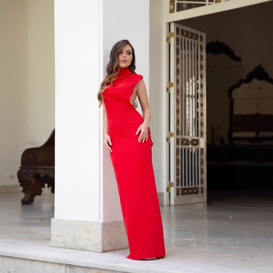 Damen stilvolles Maxikleid mit asymmetrischem Schnitt und hohem Stehkragen EB