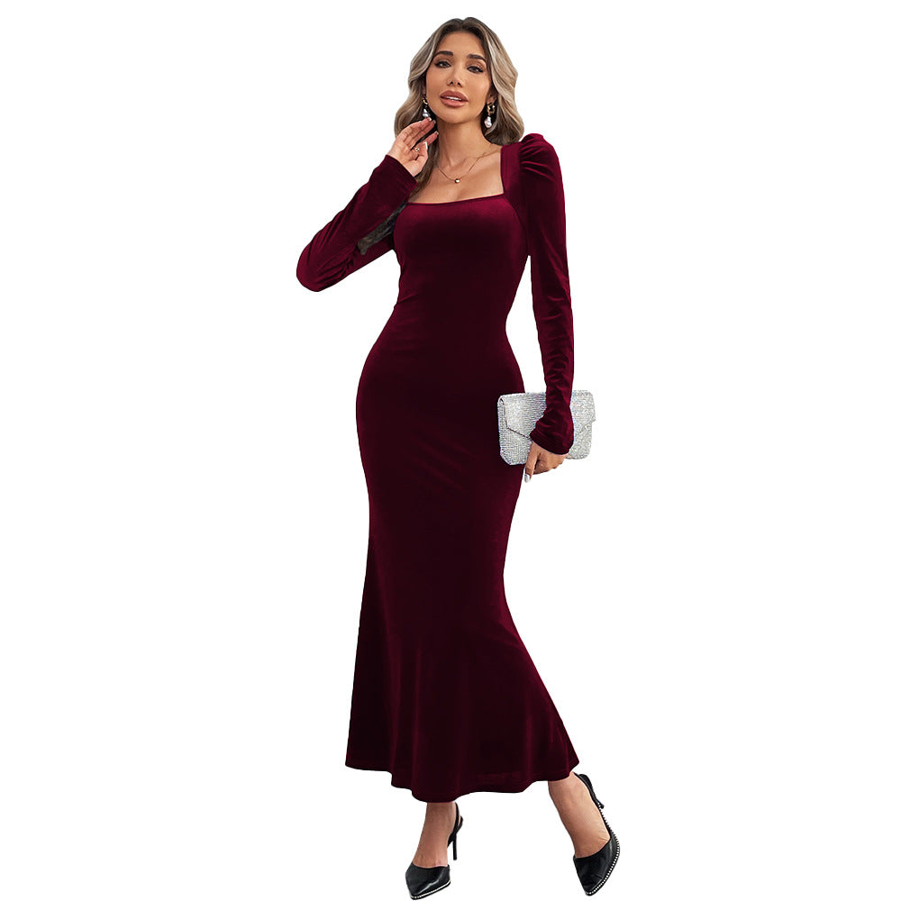 Damen figurbetontes Samtkleid mit quadratischem Ausschnitt, dezenten Puffschultern und leicht ausgestelltem Fishtail-Saum Eichborn Berlin