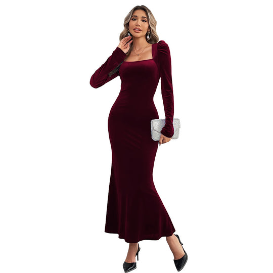 Damen figurbetontes Samtkleid mit quadratischem Ausschnitt, dezenten Puffschultern und leicht ausgestelltem Fishtail-Saum Eichborn Berlin