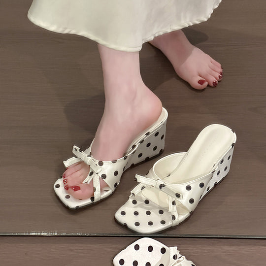 Damen Wedge-Sandalen mit verspieltem Punkten-Design und elegantem Schleifen-Detail EB