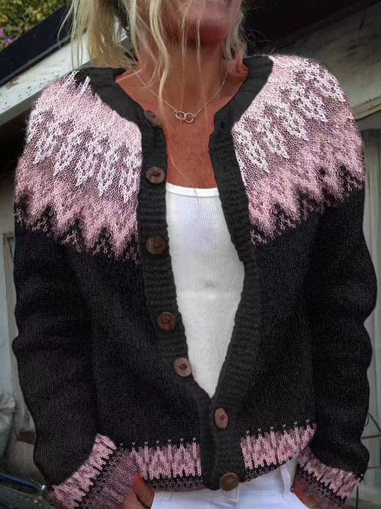 Damen nan gemusterte Strickjacke mit Rundpasse, Holzknöpfen und Eingrifftaschen EB