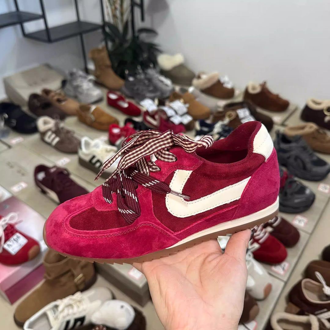 Damen Sportliche Sneakers in trendigem Design mit hochwertigen Wildleder-Details EB