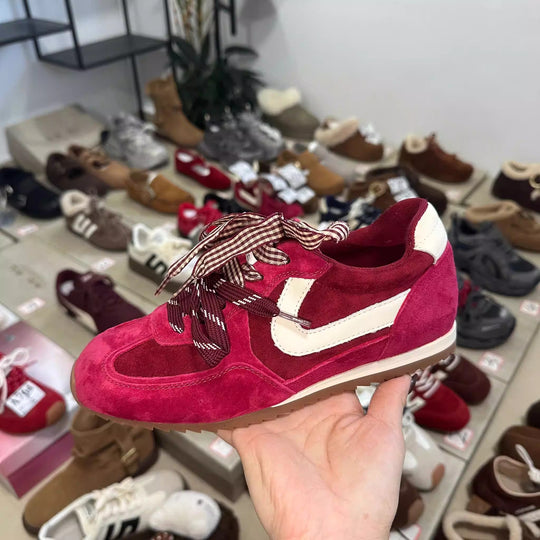 Damen Sportliche Sneakers in trendigem Design mit hochwertigen Wildleder-Details EB