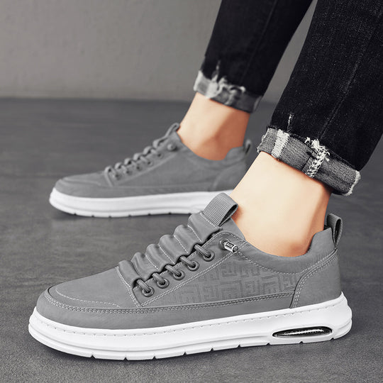 Herren urbaner Komfort‑Sneaker mit geprägtem Seitenmuster, gepolsterter Schnürlasche und dämpfender Luftkapselsohle EB