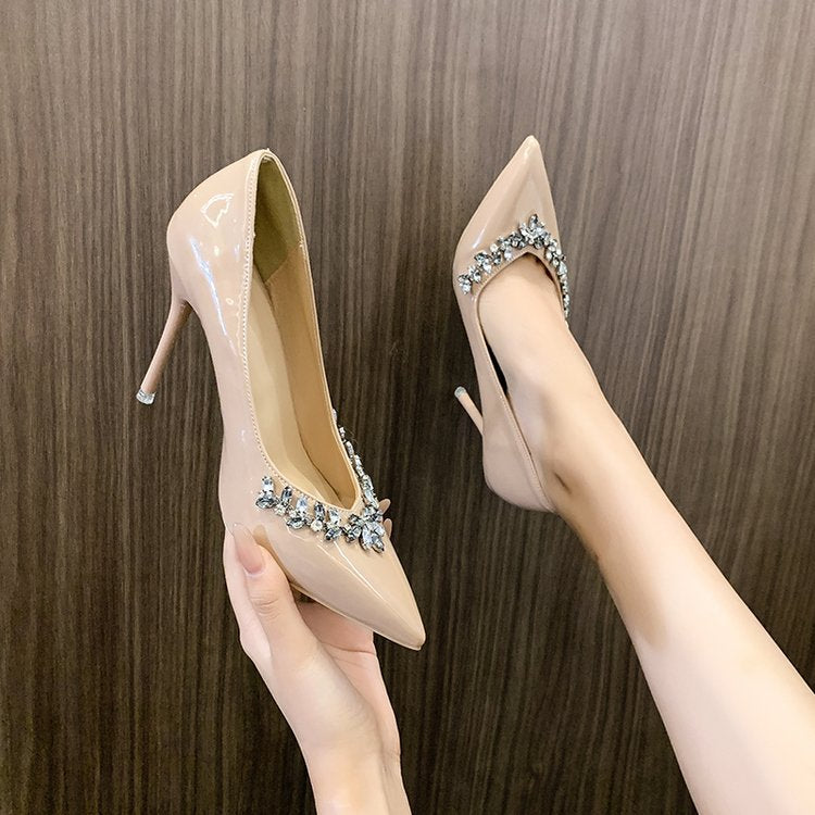 Damen Spitzenpumps mit funkelndem Schmuckdetail EB