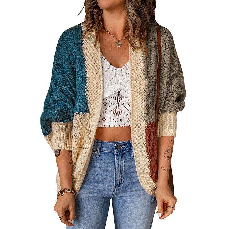 Damen Grobstrickjacke mit buntem Muster und lässiger Passform EB