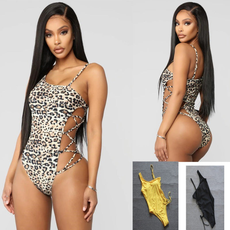 Damen Einteiler Badeanzug mit seitlichen Cut-Outs und modernem Leoprint EB