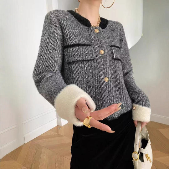 Damen Modischer Strickjacke mit Struktur und eleganten Knopfdetails EB