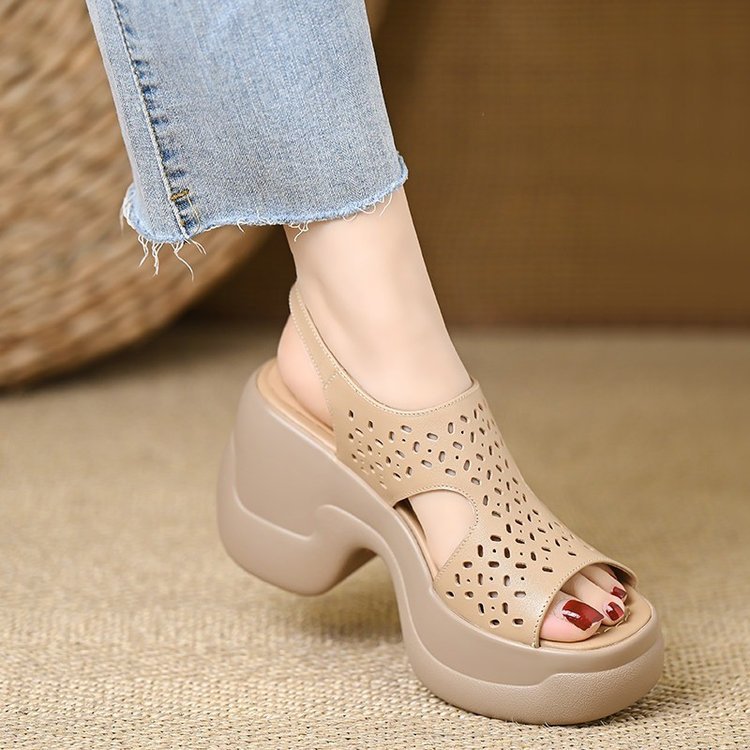 Damen Plateausandalen mit luftiger Perforation und bequemem Absatz EB