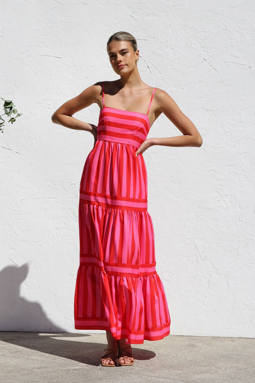 Damen Maxikleid mit Streifenmuster und fließendem Rock EB