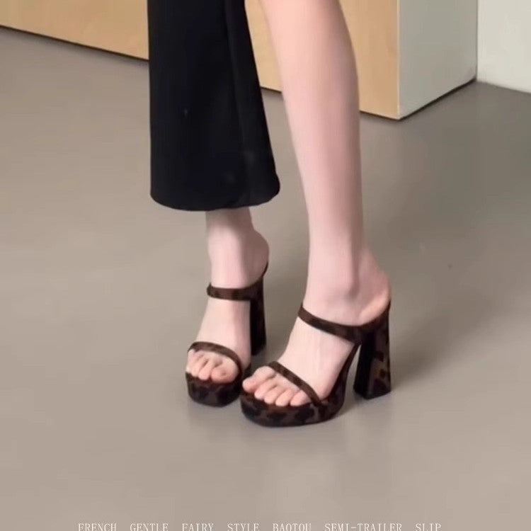 Damen moderne High Heel Sandalen mit angesagtem Blockabsatz EB